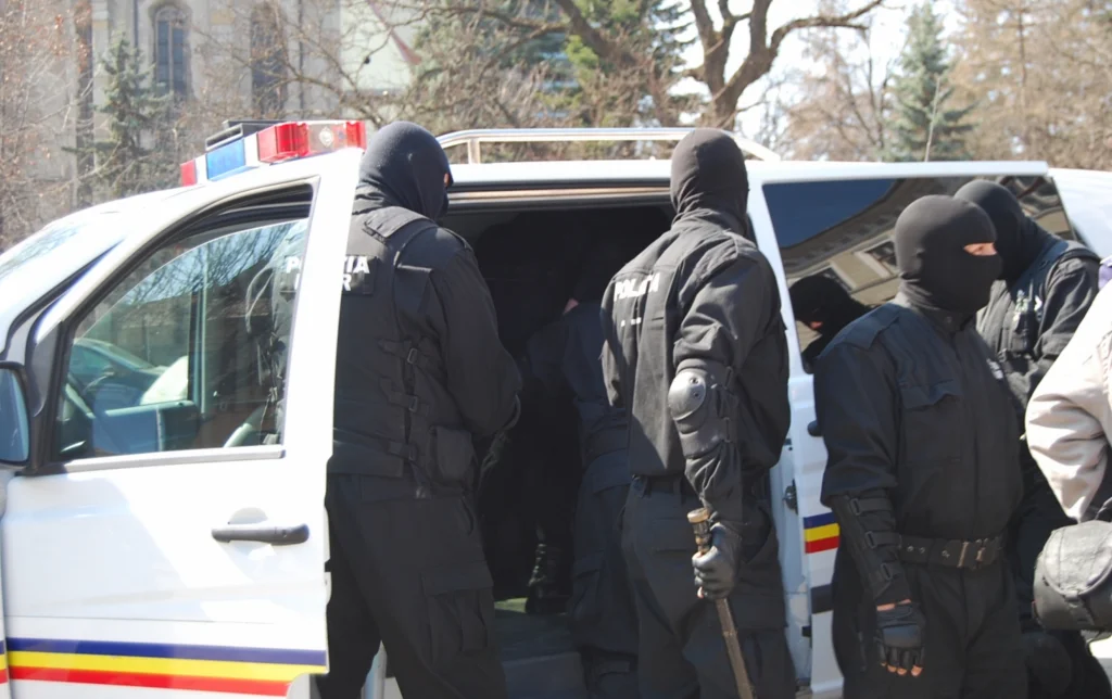 Corupție la Vama Calafat. Arestul Poliției Dolj, supraaglomerat cu polițiști reținuți