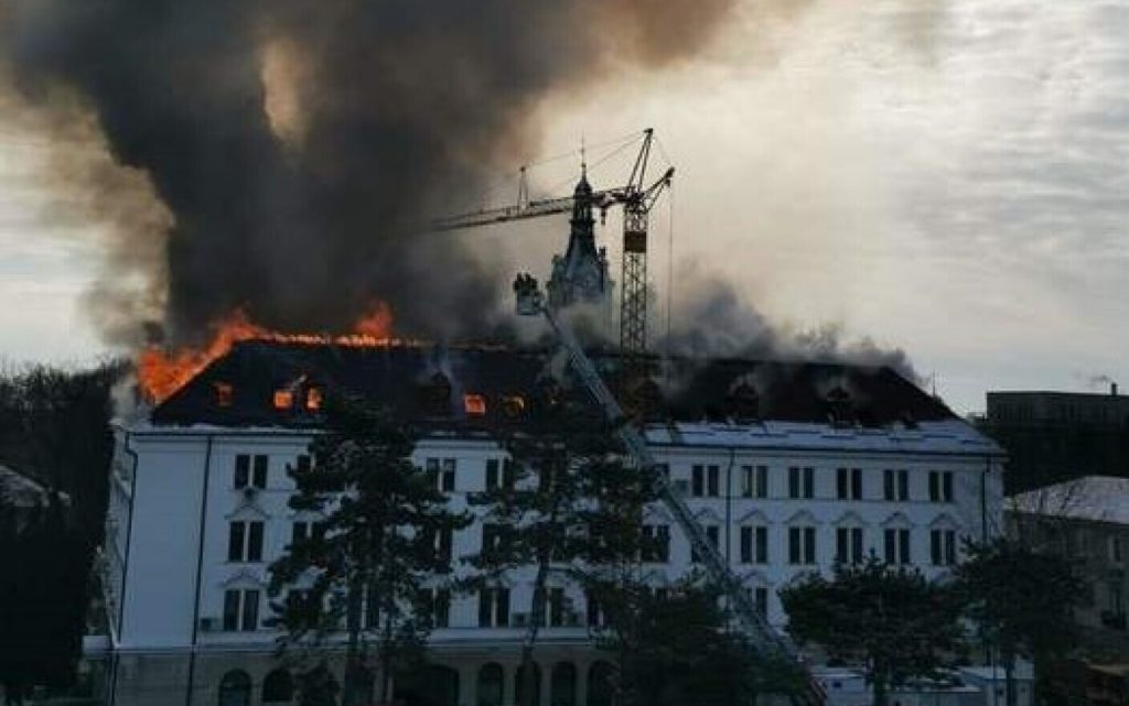 De unde a pornit incendiul de la Prefectura Suceava. Primele concluzii