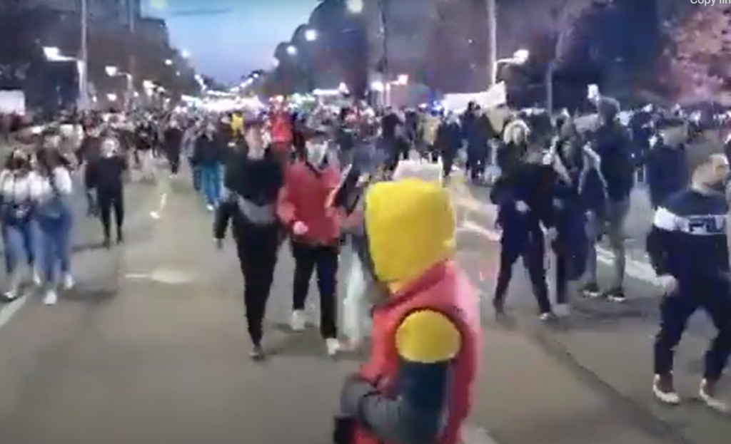 Violențe la Brăila. Un grup de protestatari minori s-a bătut cu jandarmii. VIDEO
