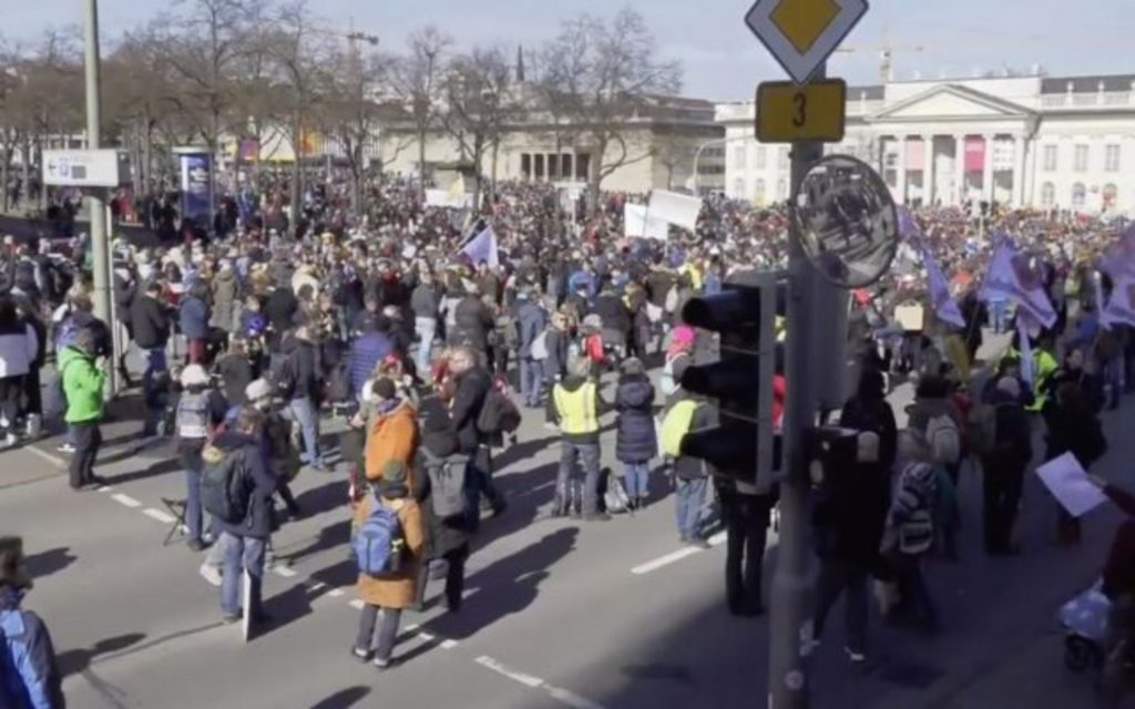 Proteste cu mii de participanți în Europa. La Kassel, Germania acțiunile de protest au degenerat în conflicte
