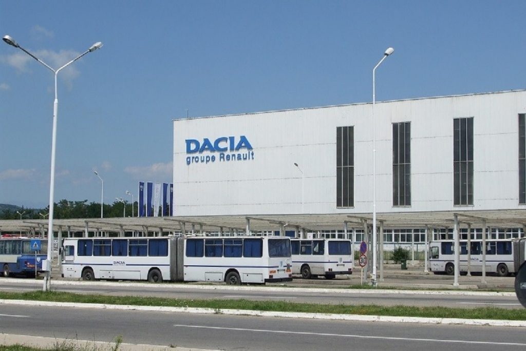 Situație de criză la Uzina Dacia. Activitatea a fost întreruptă, producția e în impas