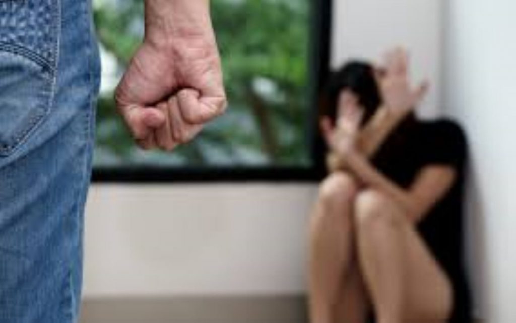 Cinci suspecți, arestați preventiv pentru agresiune sexuală, în Argeș. Trei sunt minori