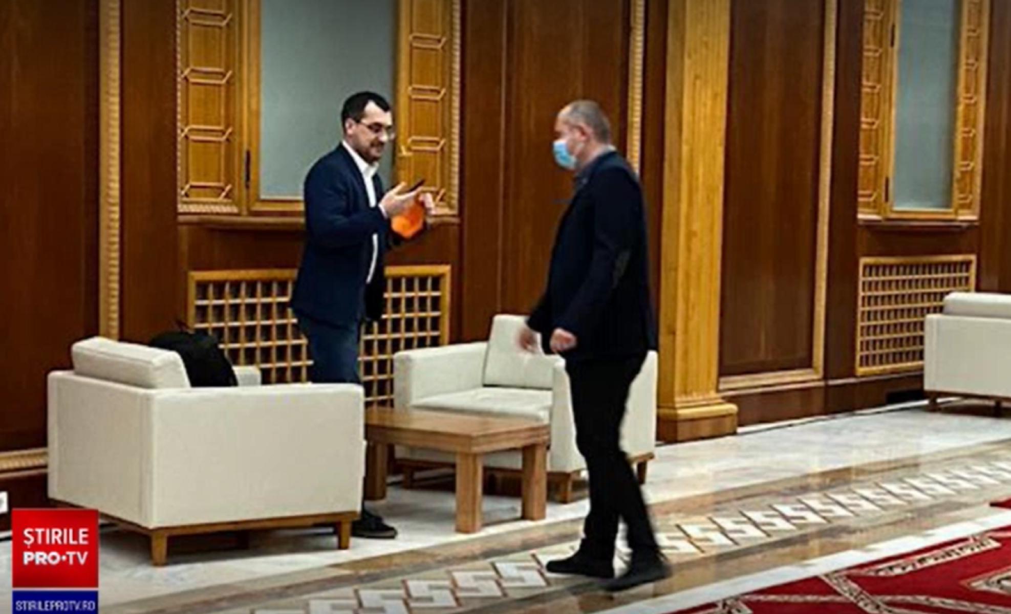 Vlad Voiculescu surprins fără mască în Parlament. Ministrul Sănătății încalcă propriile recomandări
