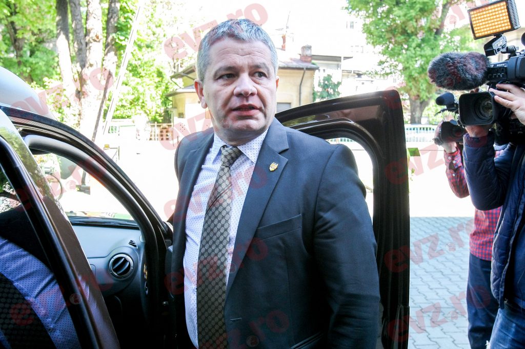 Fost ministru al Sănătății, Florian Bodog a rămas fără imunitate. Senatorul poate fi urmărit penal