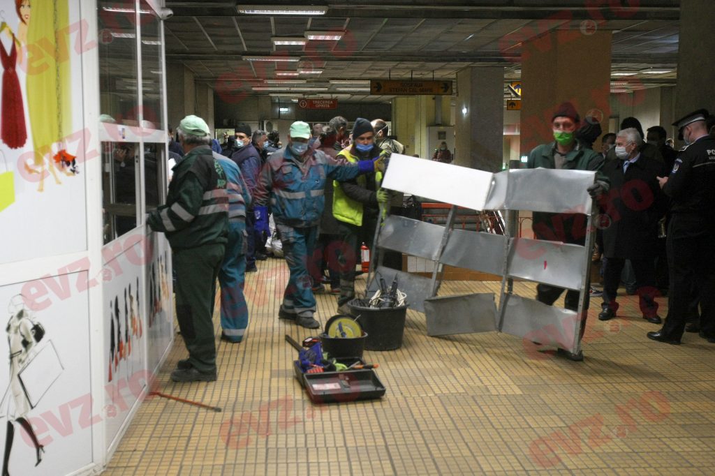 Una din căile de acces în stația de metrou Ștefan cel Mare se închide