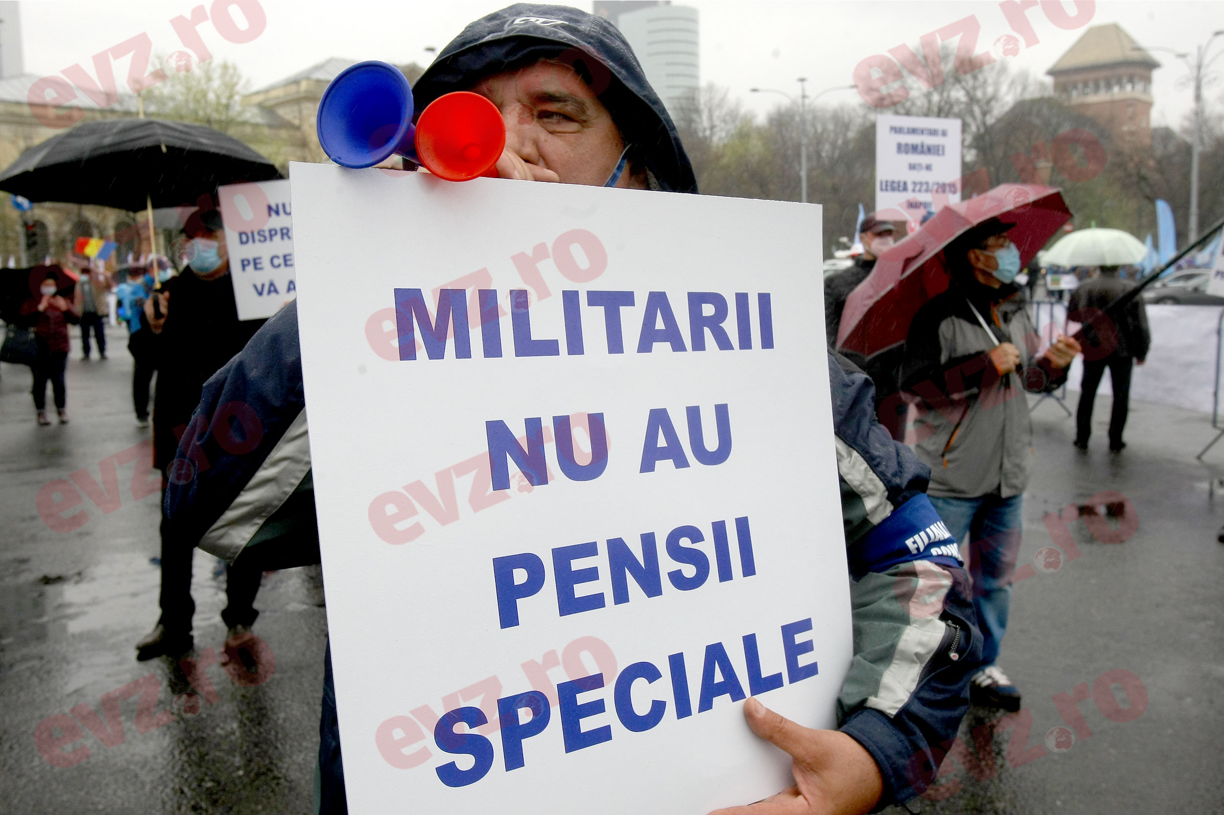 protest, pensii speciale