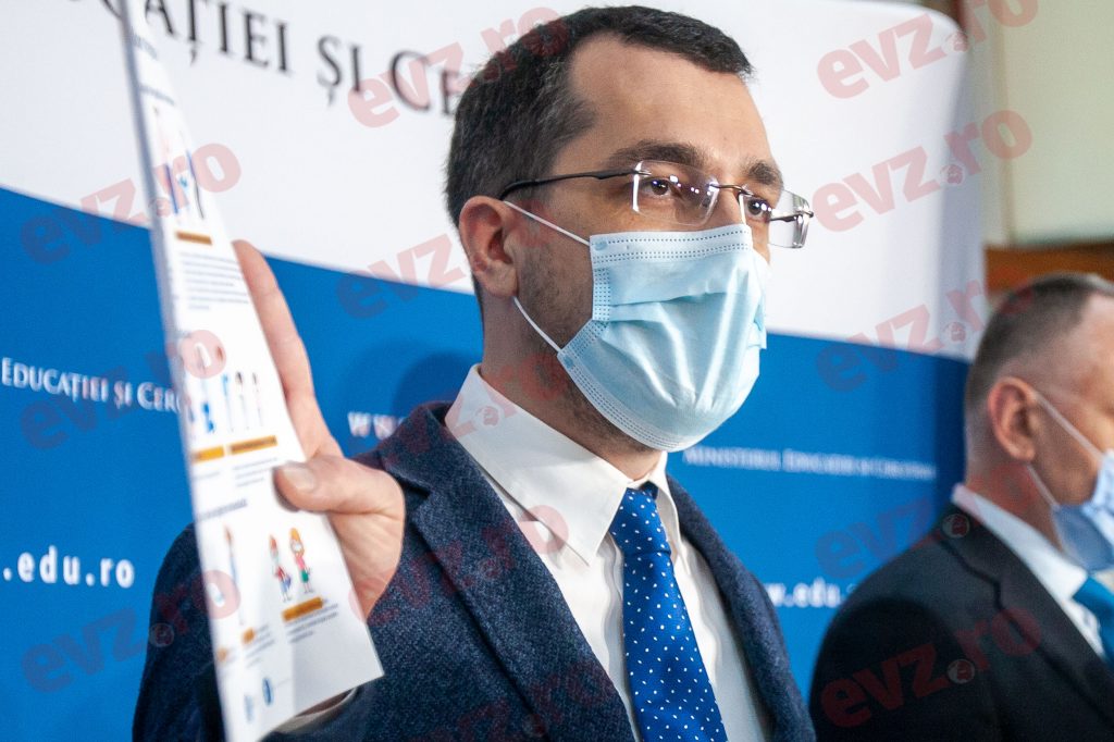 Vlad Voiculescu l-a atacat pe Florin Cîţu: A devenit primul epidemiolog al ţării