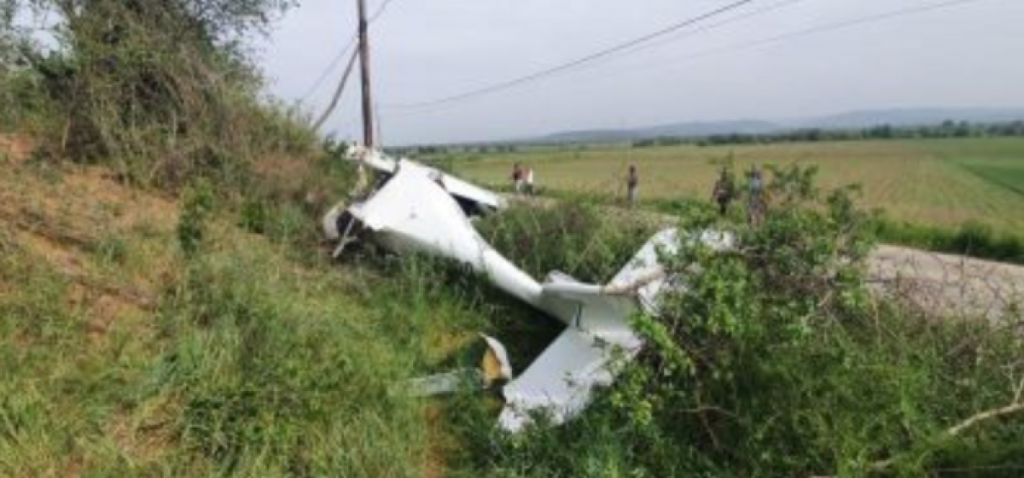 Accident aviatic în Republica Moldova. Un avion școală s-a prăbușit lângă un aerodrom. Video
