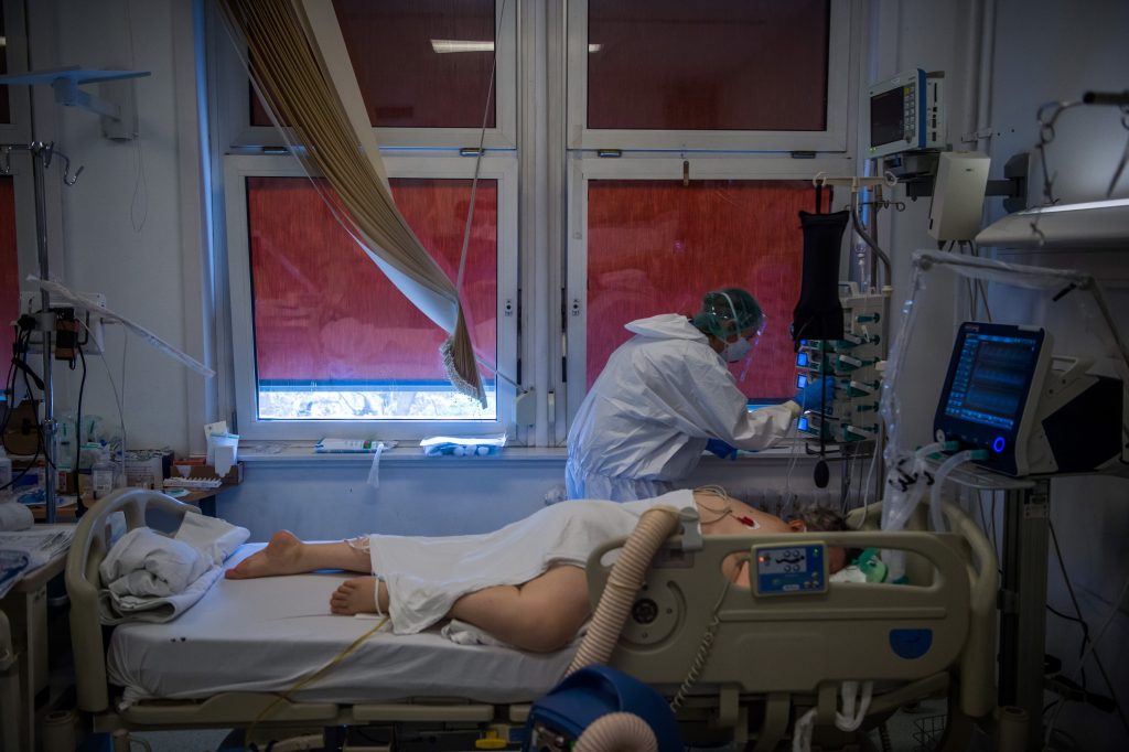 Explozie de infectări cu coronavirus la Moscova. Autoritățile suspectează apariția unor variante noi ale virusului