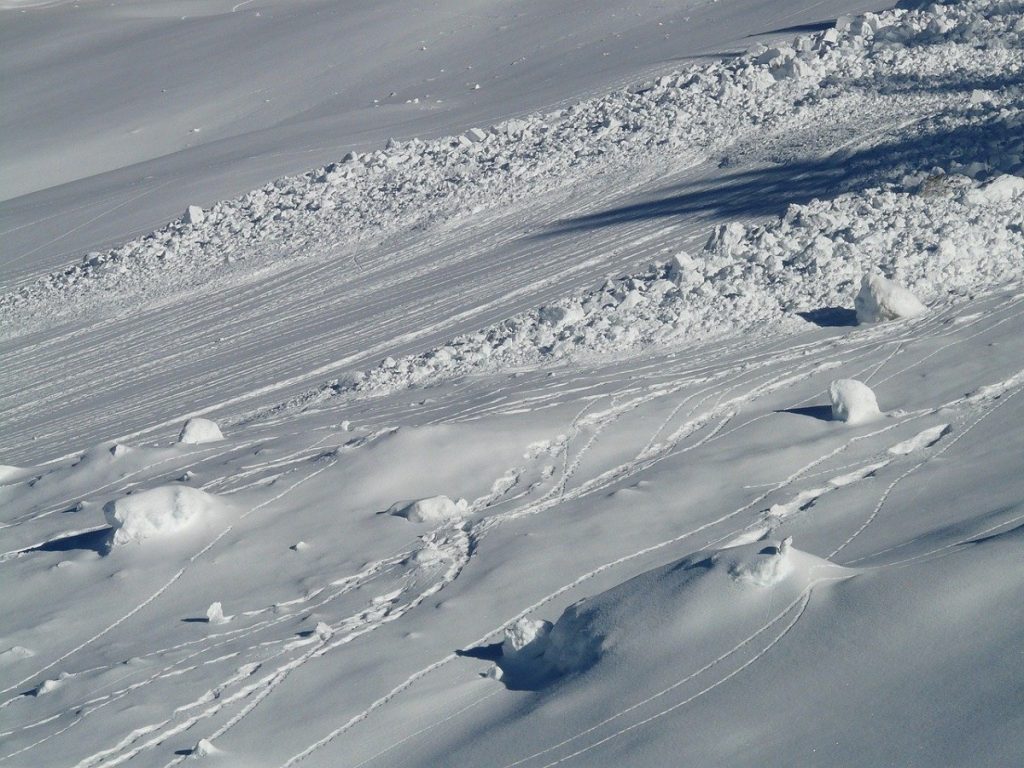 Șase avalanșe produse în România, doi oameni au văzut moartea cu ochii. 44 de ani de la cea mai mare tragedie montană