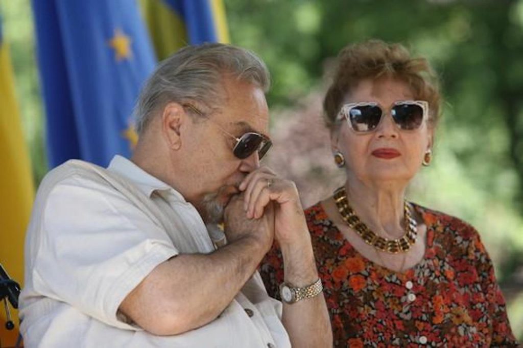 Carmen Stănescu și Damian Crâșmaru, uniți pe viață de o chiflă