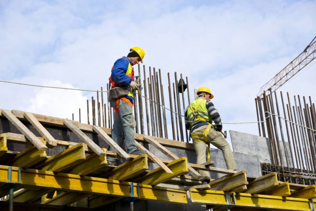 Spania oferă 246.000 de locuri de muncă în construcții. Se caută dulgheri, electricieni și zidari