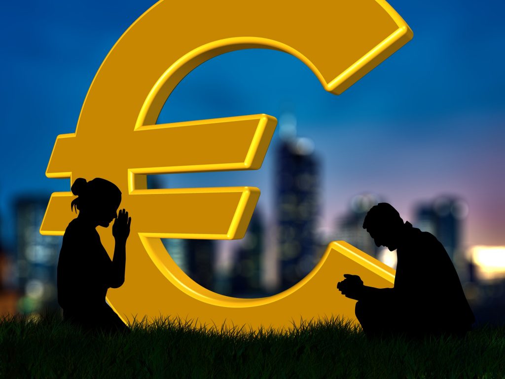 Curs valutar. Euro a ajuns la un nivel record în raport cu leul. Cum vor fi afectați românii de această nouă creștere