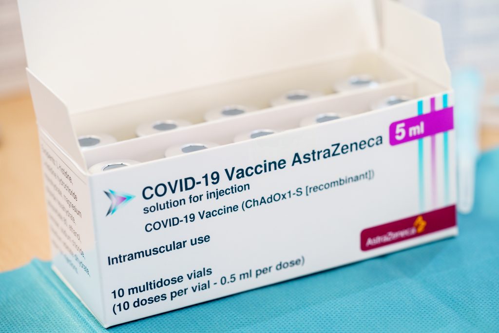 Universitatea Oxford a suspendat testele pe copii cu vaccinul AstraZeneca