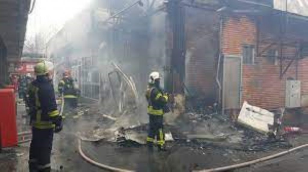 30 de persoane au fost evacuate în urma unui incendiu puternic la Constanţa. VIDEO