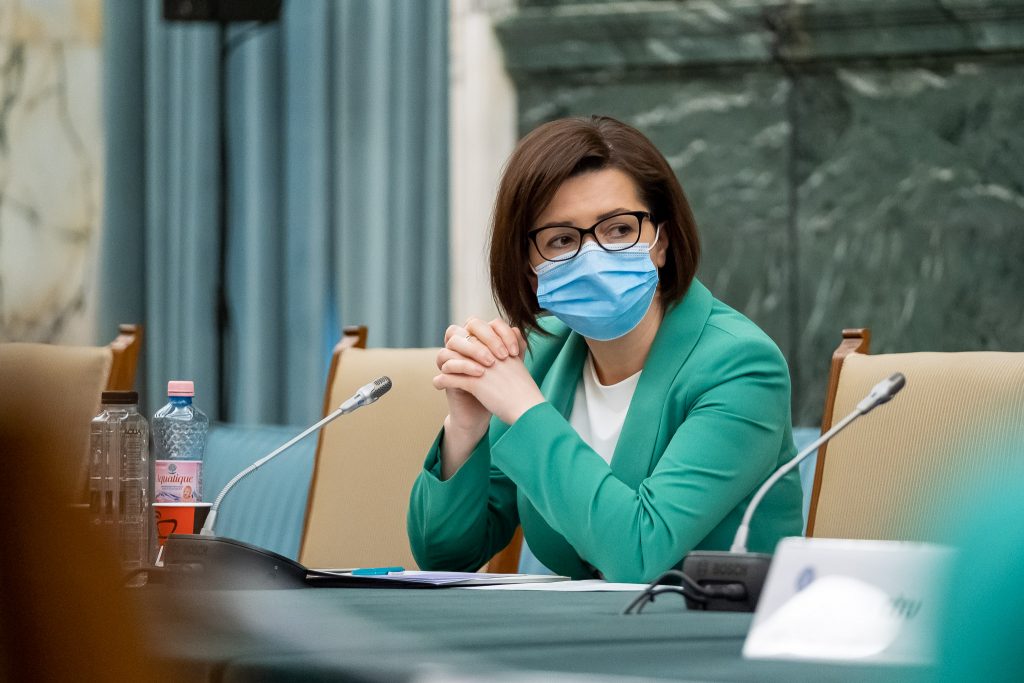 Ioana Mihăilă chemată la raport în Parlament în cazul deceselor bolnavilor de COVID-19