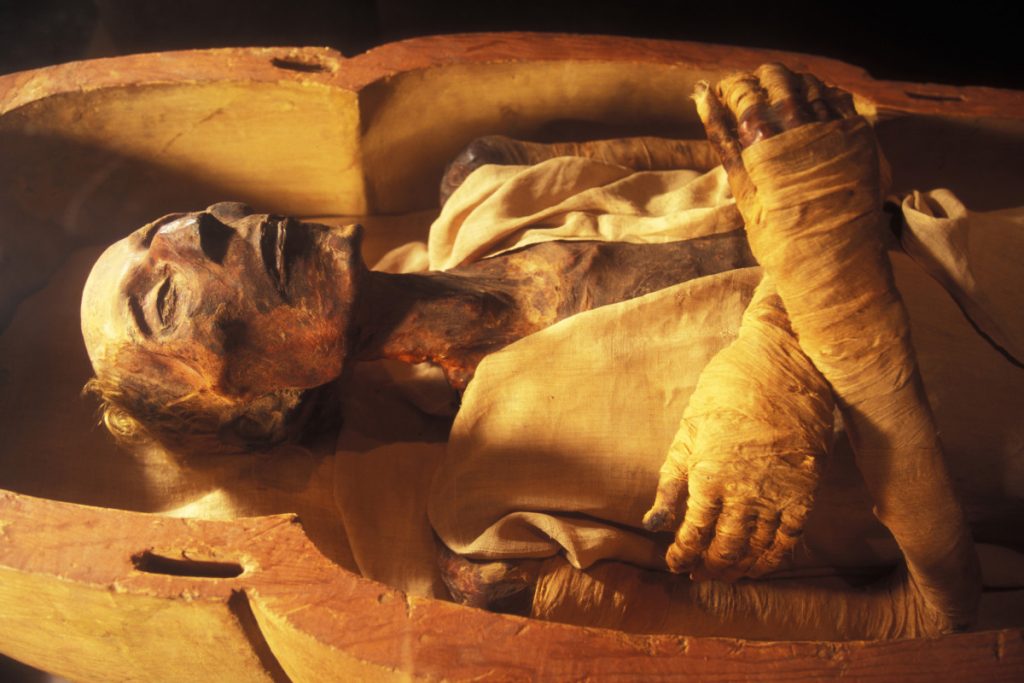 Mumiile ies în stradă: În Egipt se vorbește din nou despre „Blestemul Faraonilor”