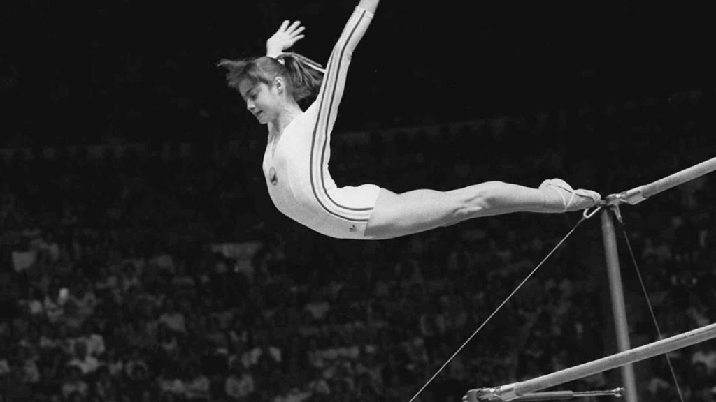 La 45 de ani de la primul 10 din istoria gimnasticii, Nadia Comăneci a îmbrăcat echipamentul și și-a demonstrat abilitățile. VIDEO
