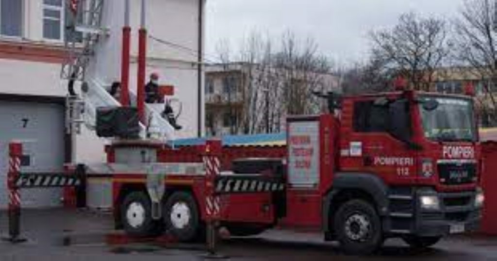 O femeie a anunțat la 112 că aruncă în aer un bloc din Năvodari. 30 de locatari au fost evacuați