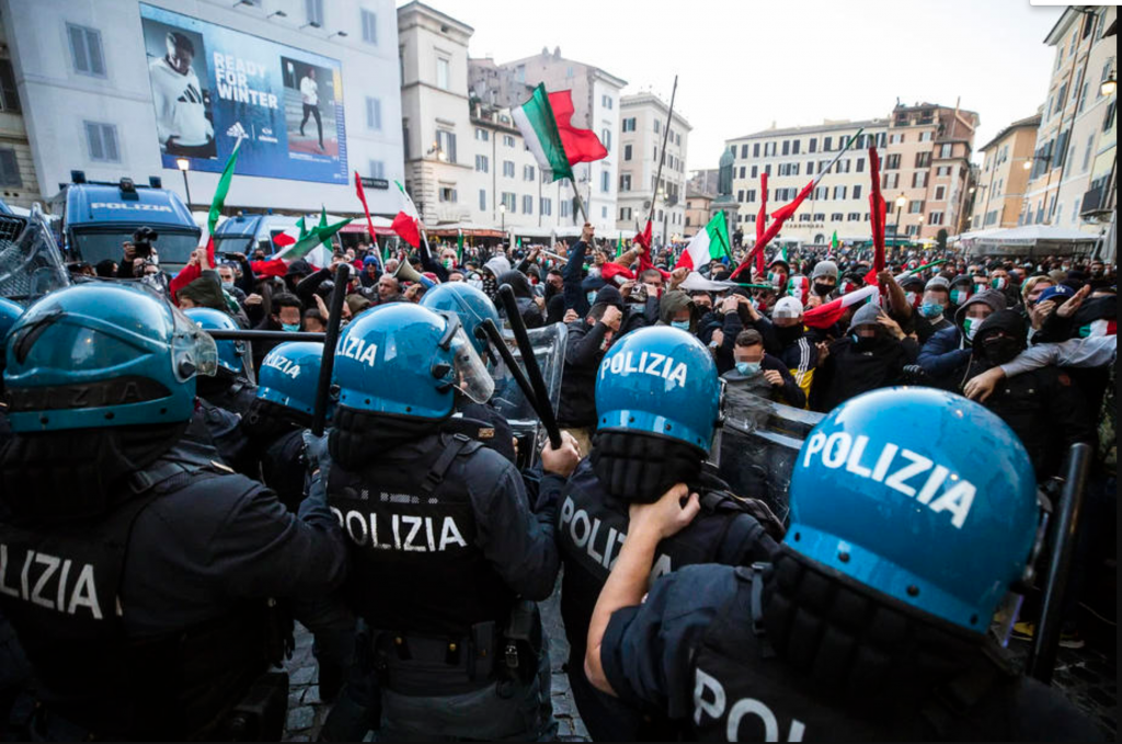 Proteste violente în Italia ale comercianților ambulanți, împotriva restricțiilor anti-Covid. Video
