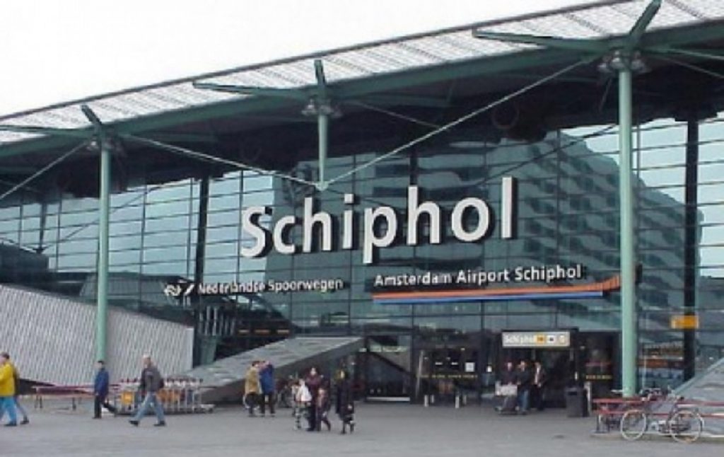 Alertă pe aeroportul din Amsterdam. Un român a anunțat că are o bombă în valiză