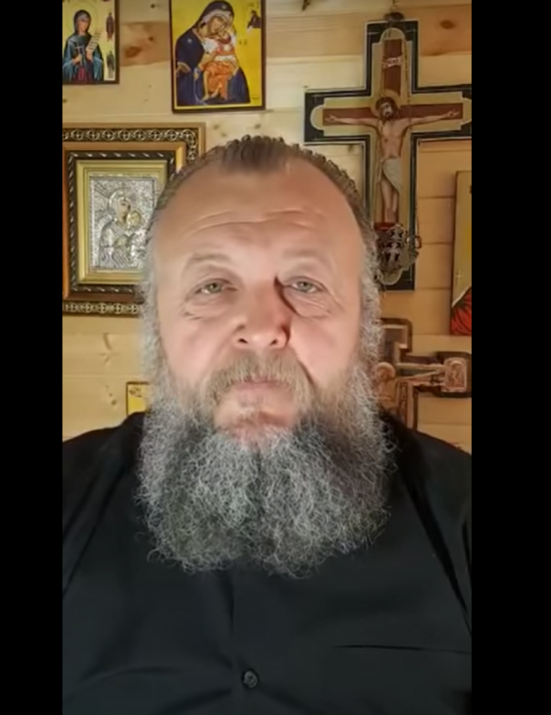 Cunoscut preot îi cere demisia lui Vlad Voiculescu: „În numele acelor 25.000 de familii îngropate ca ultimii câini”