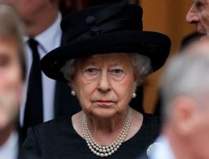 Regina Elisabeta a II-a ripostează după criticile lansate de Harry şi Meghan Markle