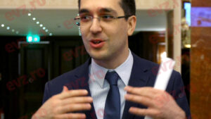 Vlad Voiculescu, USR, acuzat de iubită că a fost prins la agățat pe Tinder. Cum se apără fostul ministru