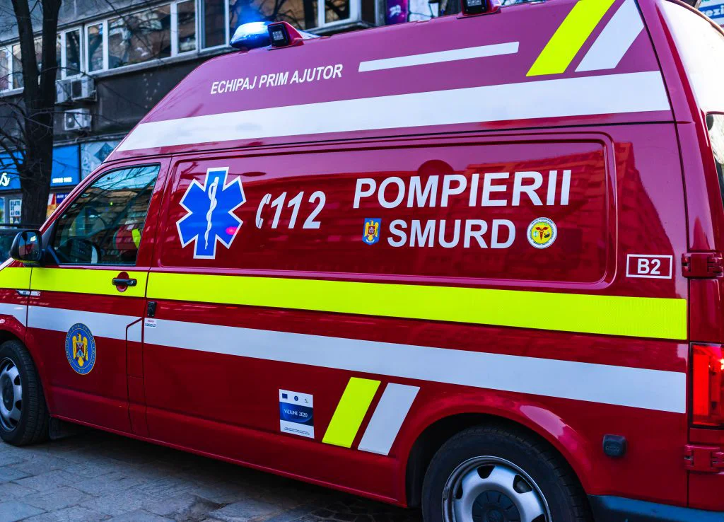 Incident grav la Pitești. Un copil de patru ani a căzut de la etaj