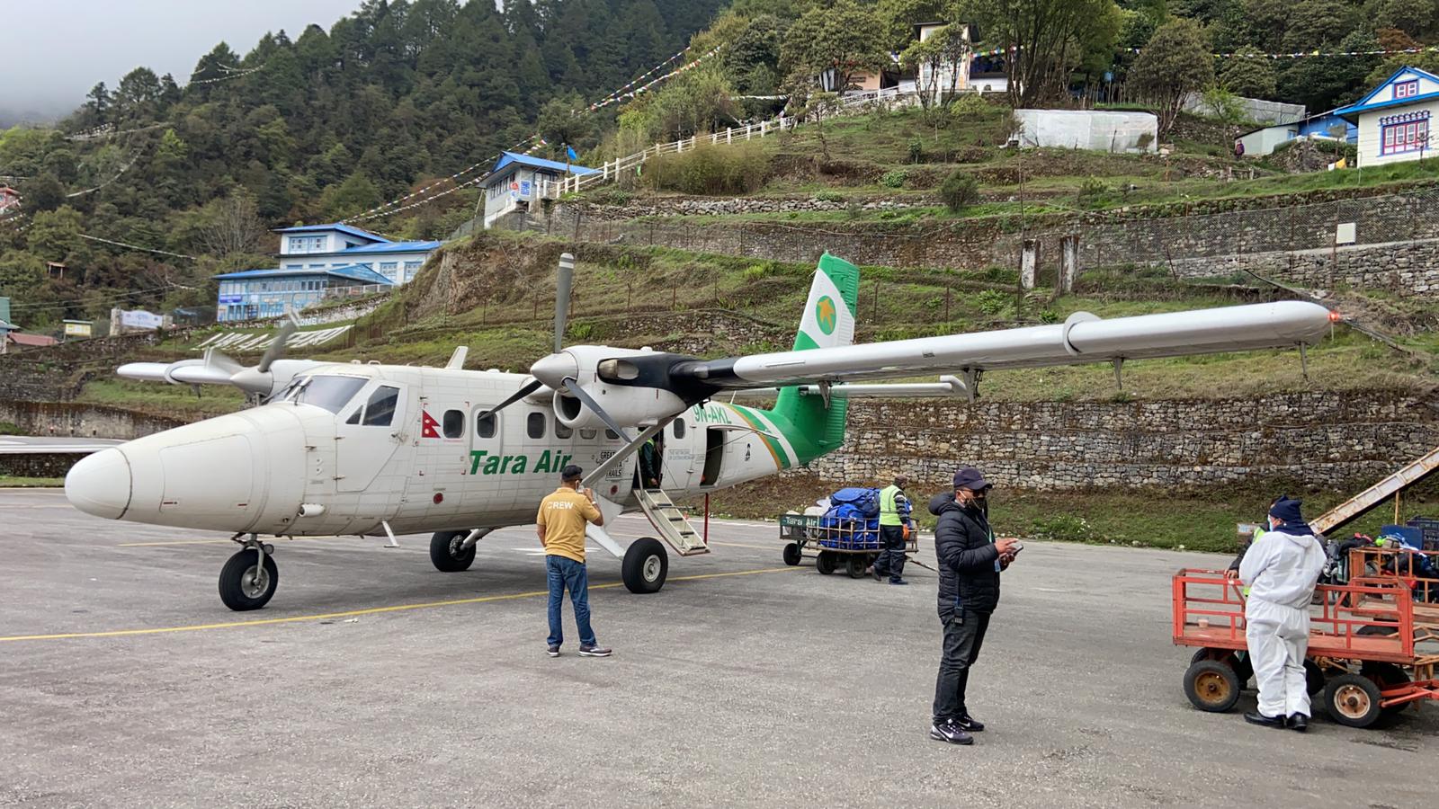 Avionul cu care grupul lui Miu a fost evacuat din Himalaya 