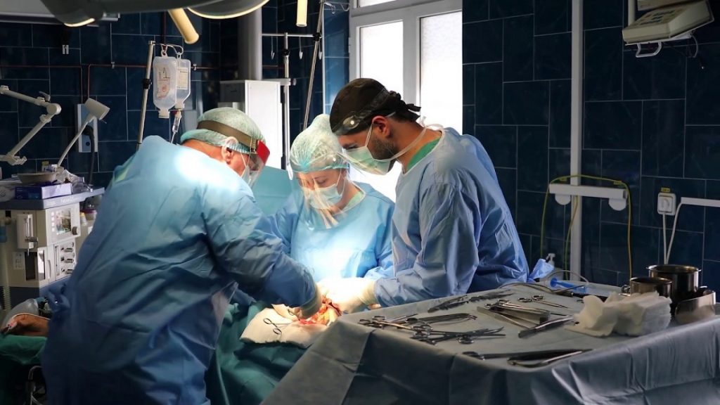 Chirurgi care au văzut multe în carieră, șocați de operația făcută marți. Au extirpat o tumoră de 40 de kilograme