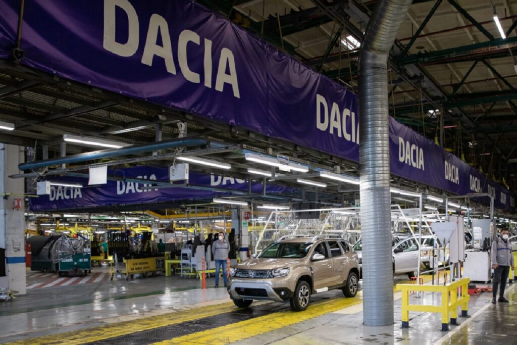 Dacia pregătește lansarea nou SUV. Sistemul de propulsie va fi unul hibrid. Foto