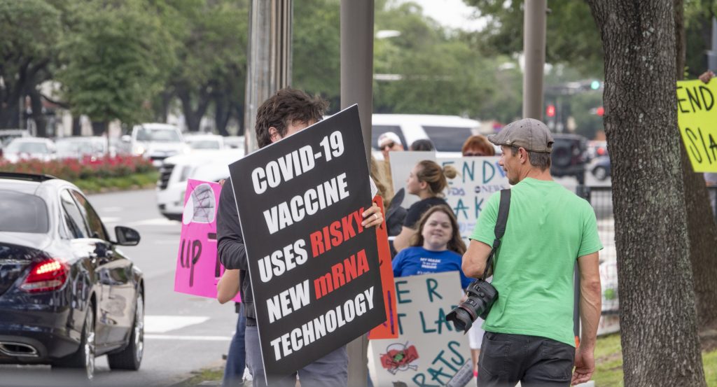 Angajaţii unui spital din Texas au dat instituţia în judecată pentru că sunt obligați să se vaccineze împotriva Covid-19