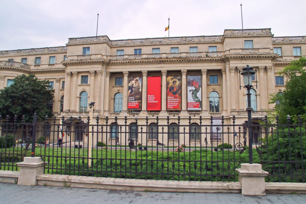Tronul regilor României, expus la Muzeul Naţional de Artă al României după mai bine de 70 de ani