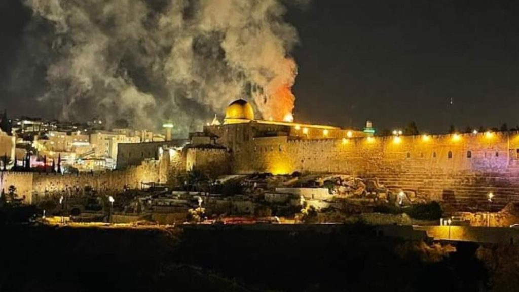 Incendiu devastator la Ierusalim! La Esplanada Moscheilor se rugau mii de credincioși VIDEO
