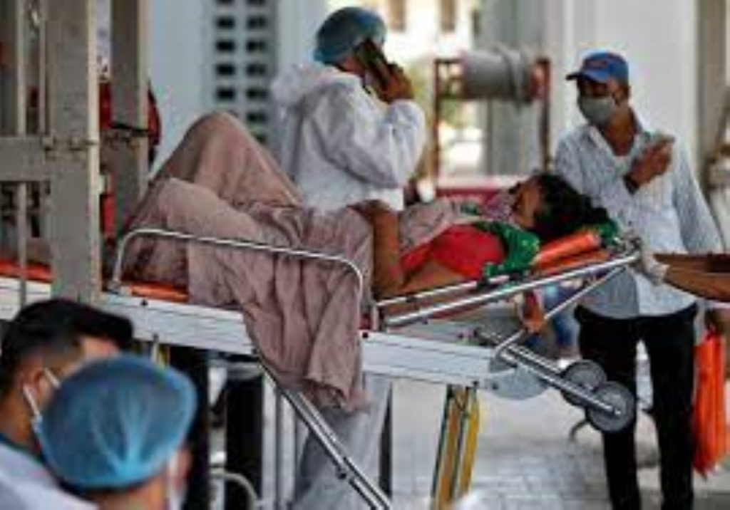 Pandemia continuă sa facă ravagii în India. Numărul deceselor a depășit pragul de 300.000