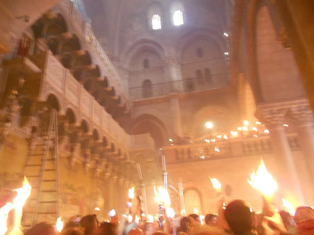 Sâmbăta Mare. Se aprinde Lumina Sfântă la Ierusalim. Focul Haric, miracol etern