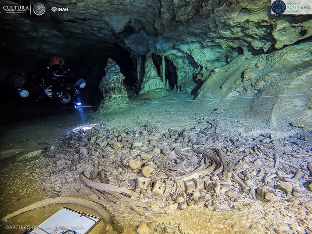 Descoperire arheologică spectaculoasă. Misterul peșterii amprentelor umane
