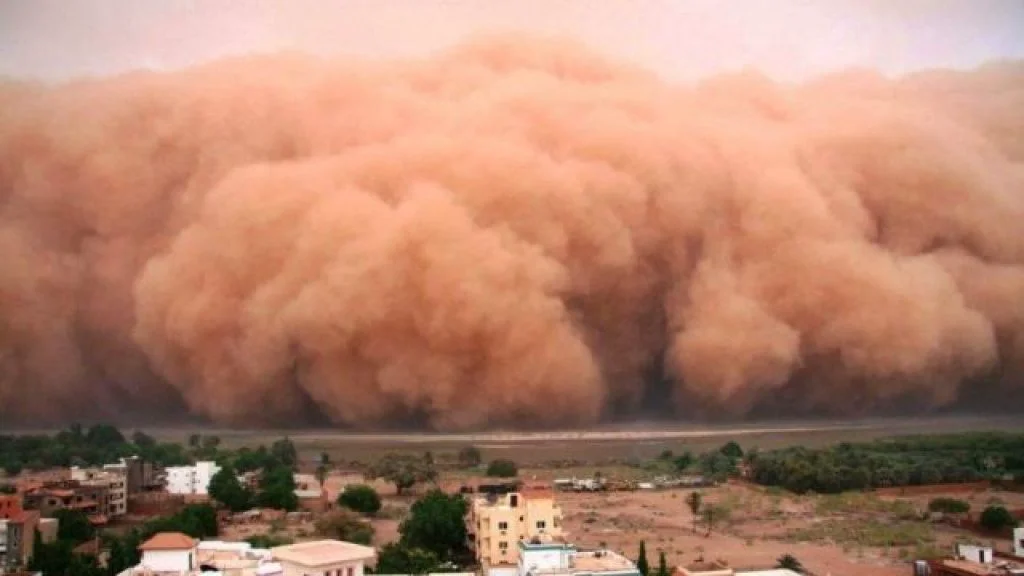 Alertă din partea ANM. Norul de praf saharian e posibil să ne strice sărbătorile