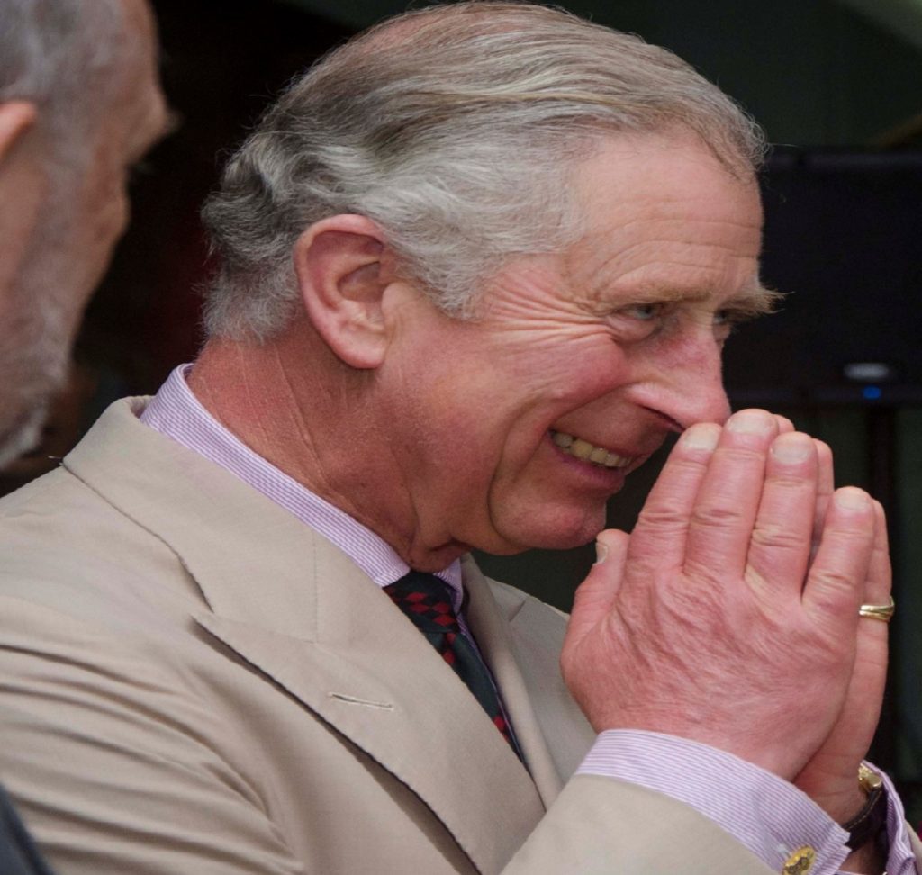 Englezii se tem că Prinţul Charles are o boală gravă. Atenţie la mâinile sale