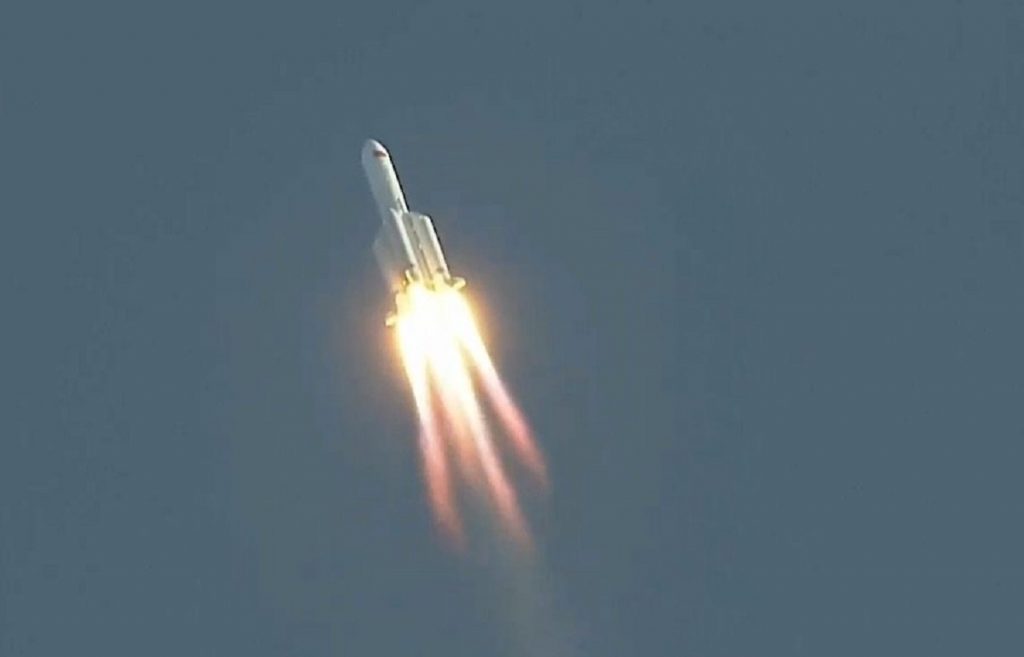 Racheta trimisă de China în spațiu se apropie de Pământ. În ce interval va intra în atmosferă și unde se va prăbuși
