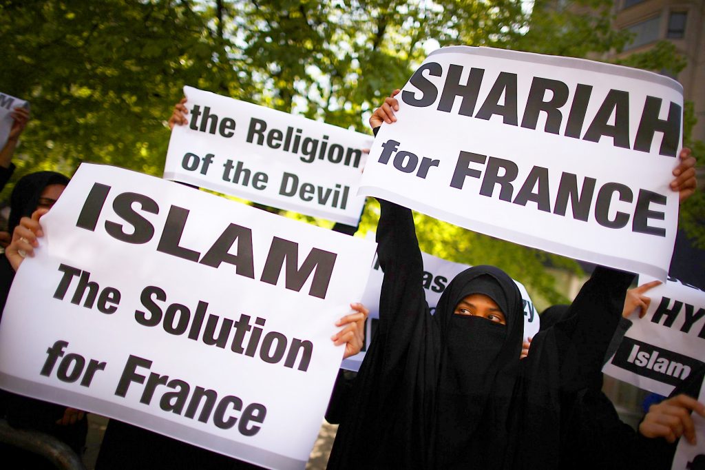 Bomba cu ceas care amenință să arunce Franța în aer. Islamismul radical nu e singurul pericol