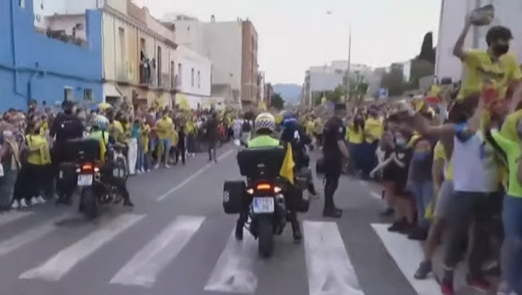 Nimic nu poate opri fiesta spaniolă! Modul inedit în care campionii de la Villareal au sărbatorit victoria cu fanii, în ciuda restricțiilor