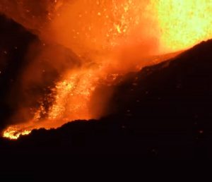 Aeroport din Catania, închis din cauza unei noi erupții a vulcanului Etna. Video