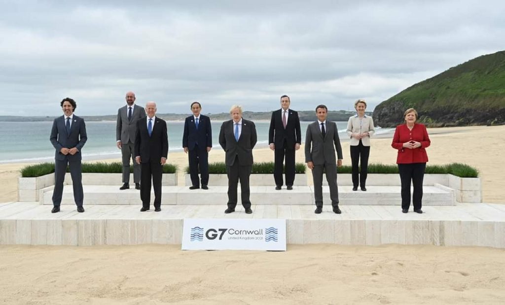 Prima fotografie de la summit-ul G7. Ce discută liderii lumii
