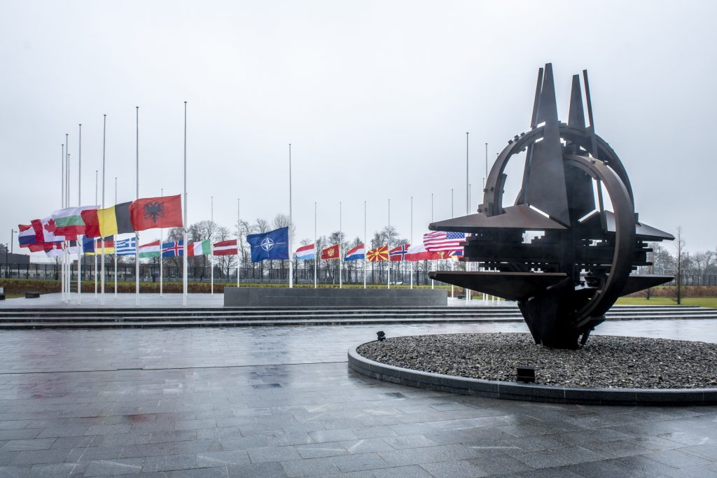 Aliații NATO caută soluții pentru retragerea din Afganistan 