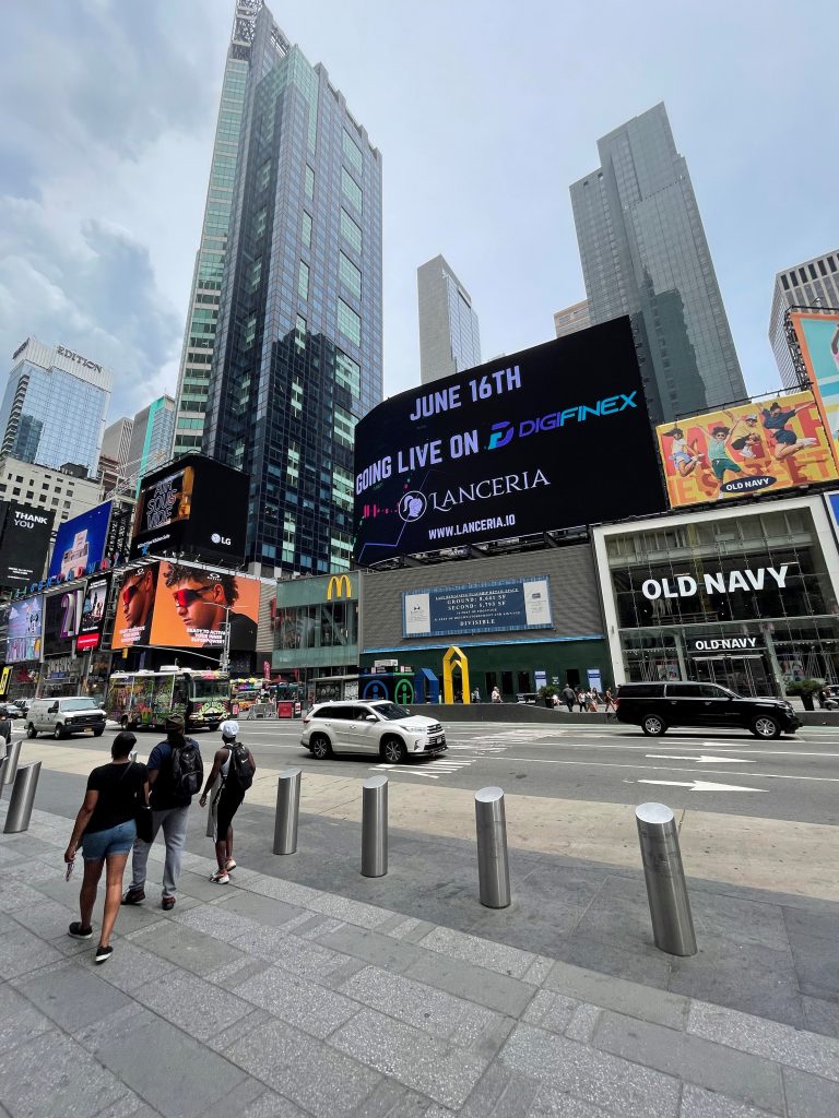 Un Start-Up românesc își anunță în Times Square listarea pe platforme de tranzacționare Blockchain