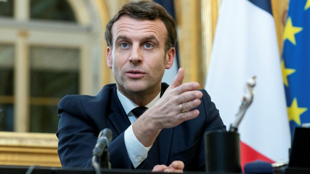 Emmanuel  Macron, despre societatea rasială:  Sunt „pe latura universalistă”