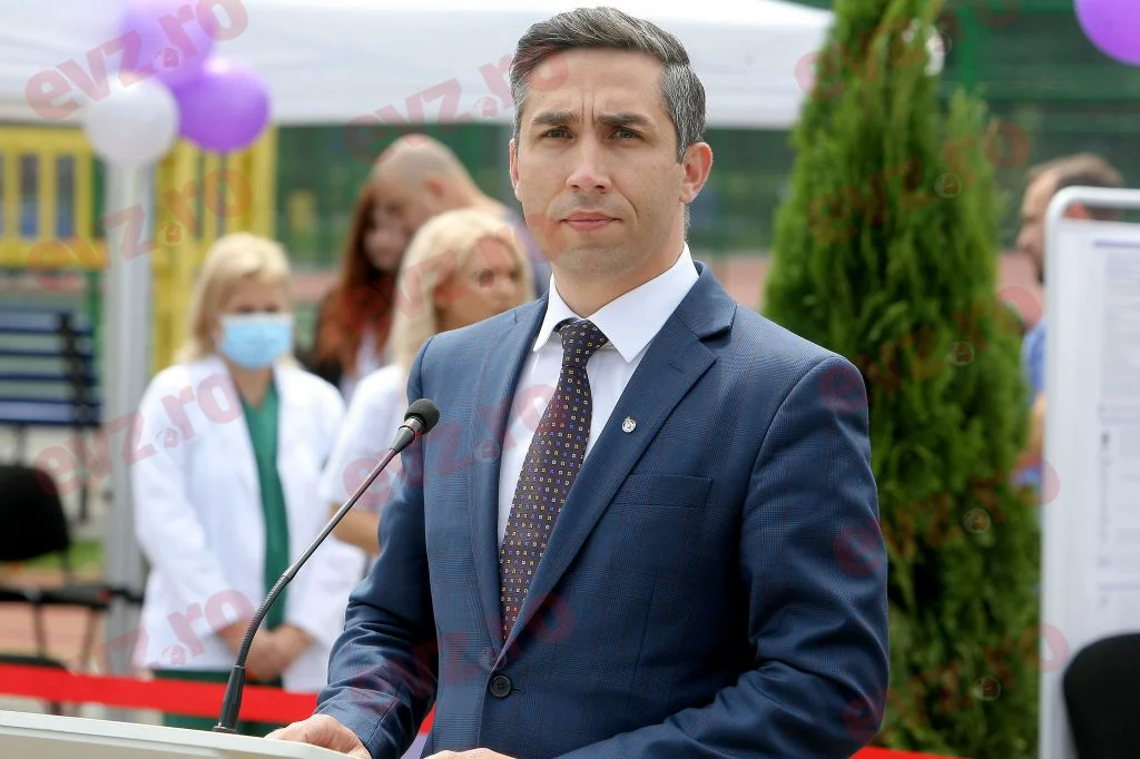 Valeriu Gheorghiță solicită o reevaluare a activității centrelor de vaccinare. „Pandemia nu s-a încheiat”