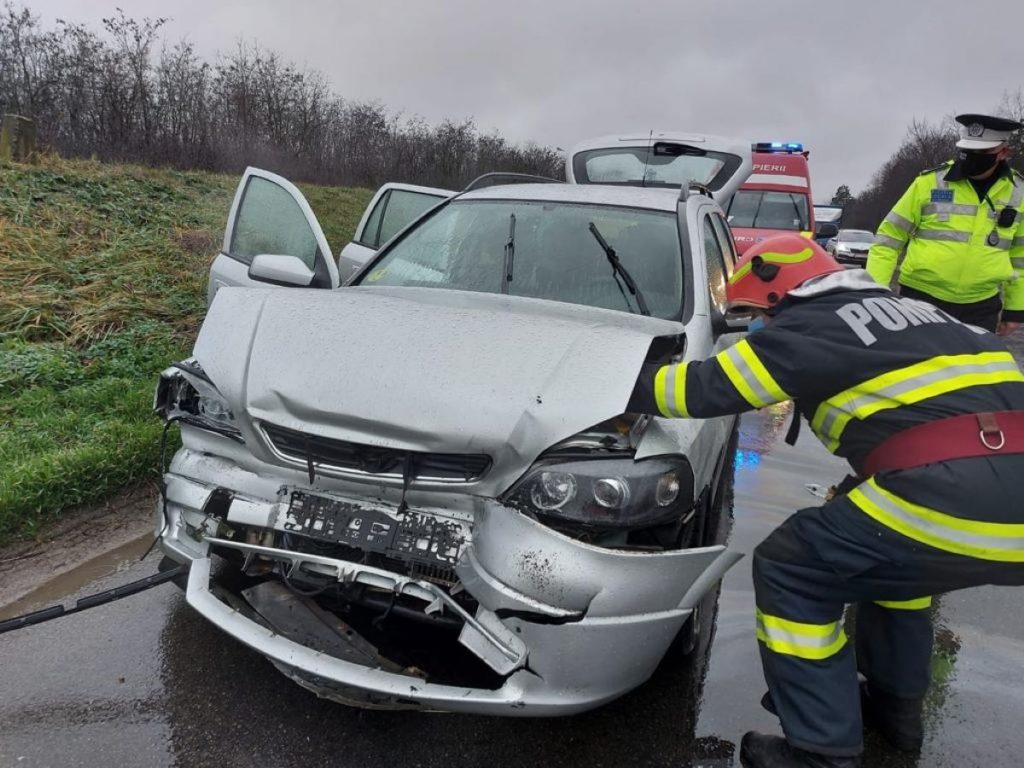 Accident în lanț într-o comună din Argeș, cinci răniți au fost duși de urgență la spital